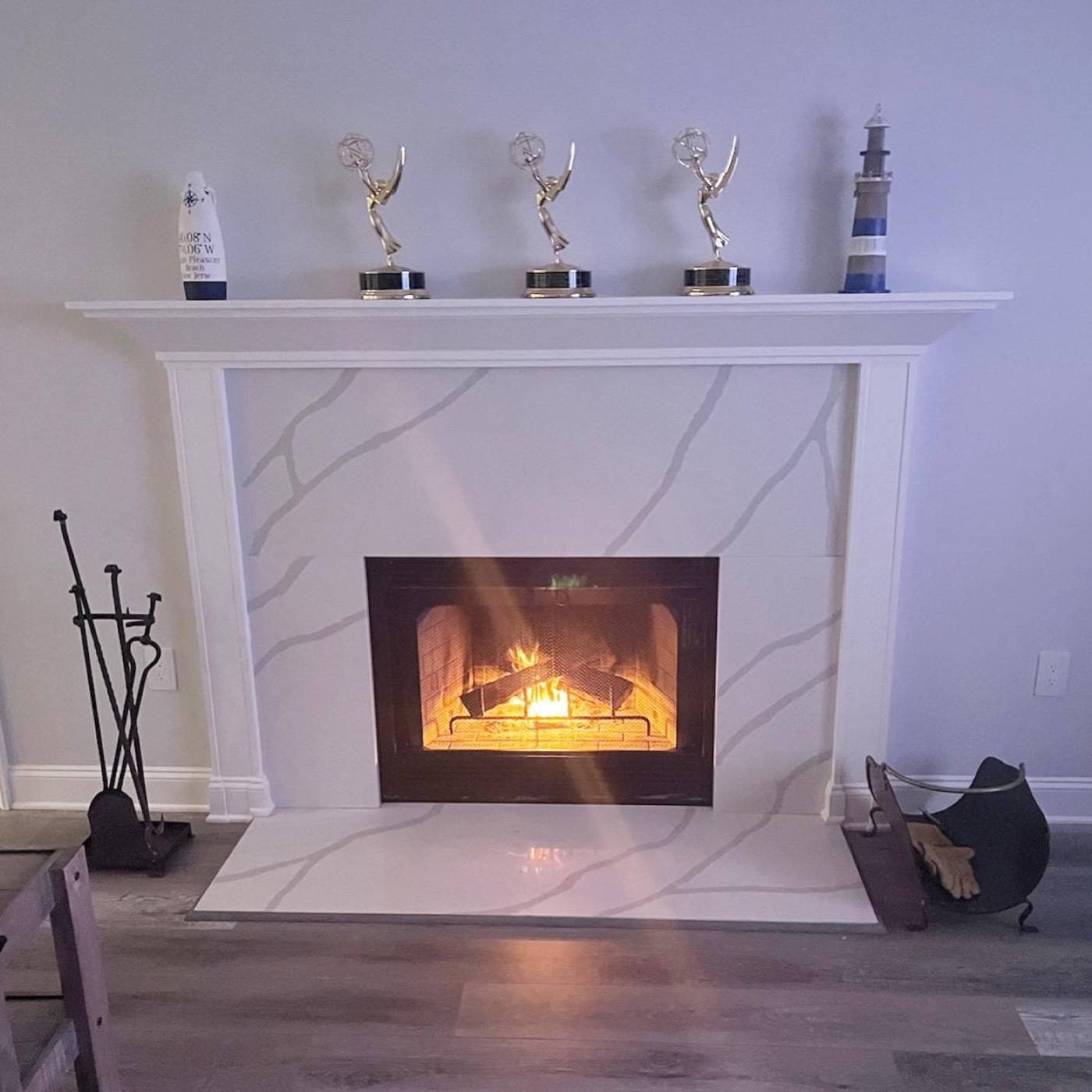 Quartz fireplace surround with white mantel